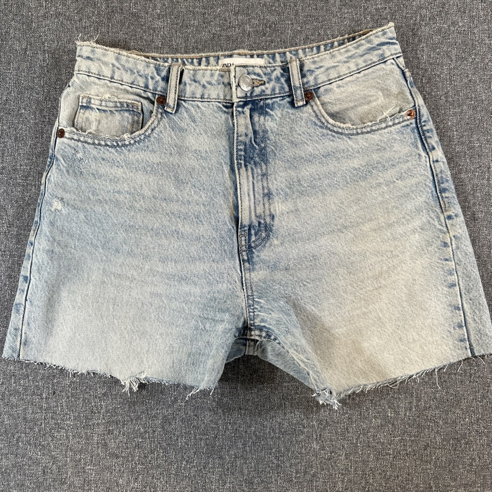 Zara Denim Shorts Womens US 6 EUR 38 Light Wash Raw Hem Jean‎ Shorts